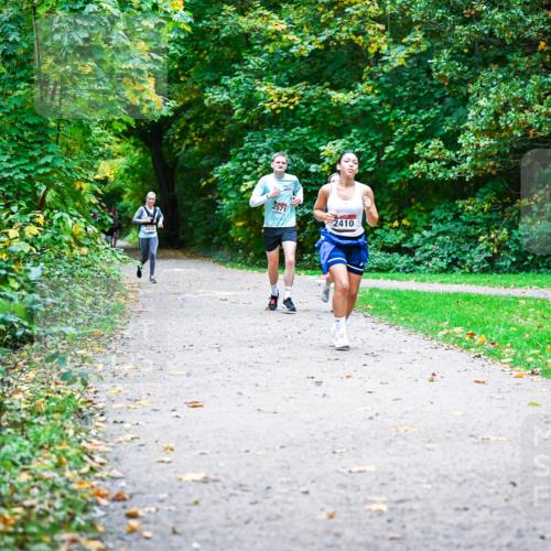 12.10.2025 - Bramfelder Halbmarathon 2025 Dr. Thomas Lammeyer http://msf.ph/oto/9357779 12.10.2025 11:02:06 Laufen 2419, 2571, 2410 meine-sportfotos.de