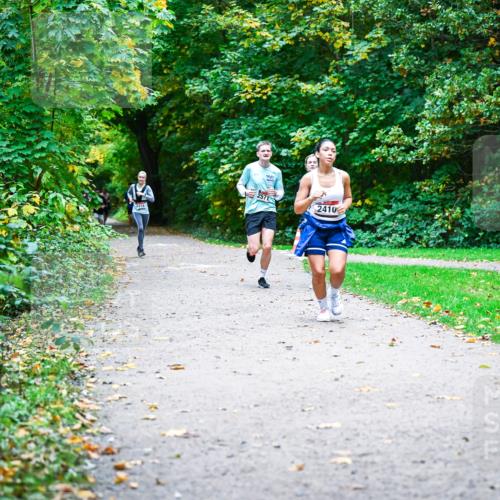 12.10.2025 - Bramfelder Halbmarathon 2025 Dr. Thomas Lammeyer http://msf.ph/oto/9357781 12.10.2025 11:02:07 Laufen 2419, 2571, 2410 meine-sportfotos.de