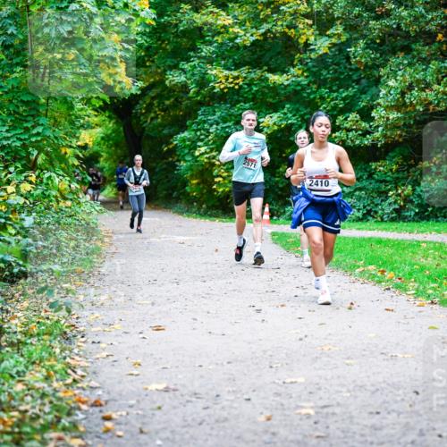 12.10.2025 - Bramfelder Halbmarathon 2025 Dr. Thomas Lammeyer http://msf.ph/oto/9357784 12.10.2025 11:02:07 Laufen 2419, 2571, 2410 meine-sportfotos.de