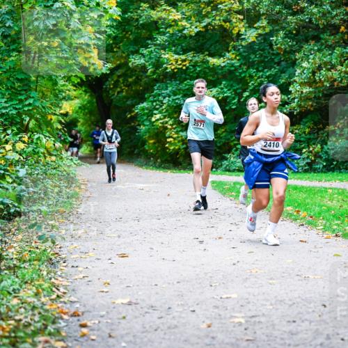 12.10.2025 - Bramfelder Halbmarathon 2025 Dr. Thomas Lammeyer http://msf.ph/oto/9357787 12.10.2025 11:02:08 Laufen 2419, 2571, 2410 meine-sportfotos.de