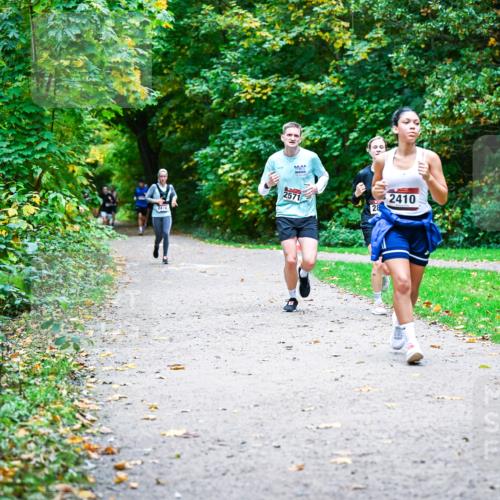 12.10.2025 - Bramfelder Halbmarathon 2025 Dr. Thomas Lammeyer http://msf.ph/oto/9357789 12.10.2025 11:02:08 Laufen 2419, 30, 00, 2571, 28, 2410 meine-sportfotos.de