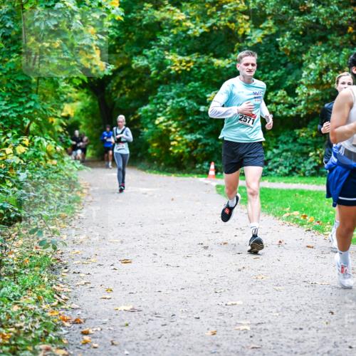 12.10.2025 - Bramfelder Halbmarathon 2025 Dr. Thomas Lammeyer http://msf.ph/oto/9357797 12.10.2025 11:02:09 Laufen 2571, 2410 meine-sportfotos.de