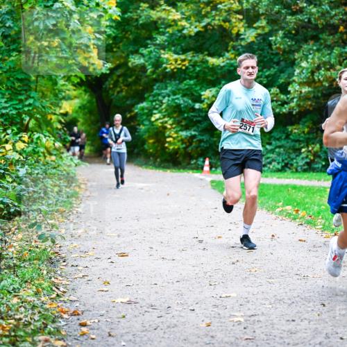 12.10.2025 - Bramfelder Halbmarathon 2025 Dr. Thomas Lammeyer http://msf.ph/oto/9357798 12.10.2025 11:02:09 Laufen 2571, 2410 meine-sportfotos.de