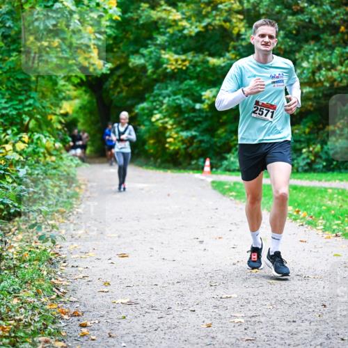 12.10.2025 - Bramfelder Halbmarathon 2025 Dr. Thomas Lammeyer http://msf.ph/oto/9357802 12.10.2025 11:02:10 Laufen 2571, 24 meine-sportfotos.de