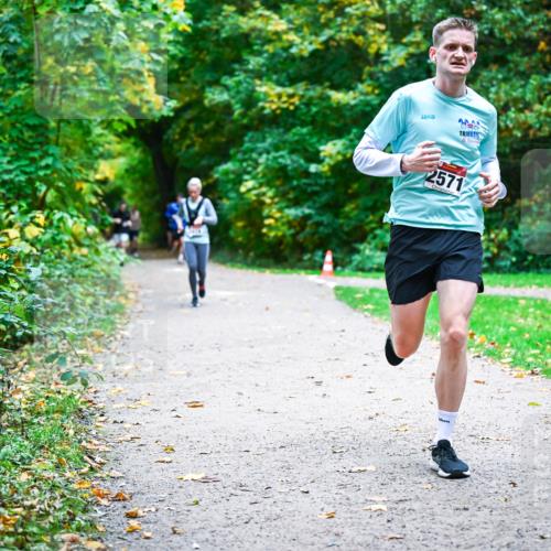 12.10.2025 - Bramfelder Halbmarathon 2025 Dr. Thomas Lammeyer http://msf.ph/oto/9357803 12.10.2025 11:02:10 Laufen 2571 meine-sportfotos.de