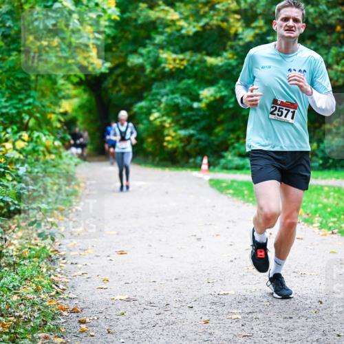 12.10.2025 - Bramfelder Halbmarathon 2025 Dr. Thomas Lammeyer http://msf.ph/oto/9357804 12.10.2025 11:02:10 Laufen 2429, 2571 meine-sportfotos.de
