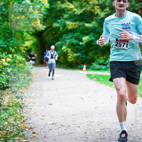 12.10.2025 - Bramfelder Halbmarathon 2025 Dr. Thomas Lammeyer http://msf.ph/oto/9357806 12.10.2025 11:02:10 Laufen 2571 meine-sportfotos.de