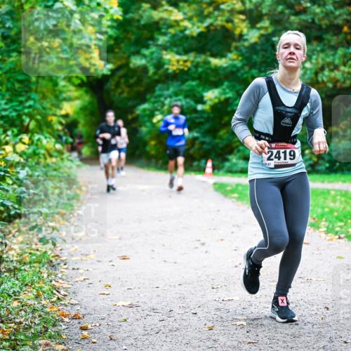12.10.2025 - Bramfelder Halbmarathon 2025 Dr. Thomas Lammeyer http://msf.ph/oto/9357822 12.10.2025 11:02:15 Laufen 2419, 887 meine-sportfotos.de