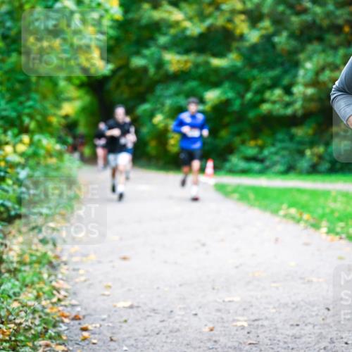 12.10.2025 - Bramfelder Halbmarathon 2025 Dr. Thomas Lammeyer http://msf.ph/oto/9357828 12.10.2025 11:02:16 Laufen 12, 2419, 87 meine-sportfotos.de