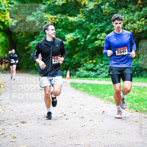 12.10.2025 - Bramfelder Halbmarathon 2025 Dr. Thomas Lammeyer http://msf.ph/oto/9357842 12.10.2025 11:02:19 Laufen 27, 2845, 841 meine-sportfotos.de