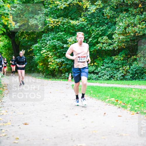 12.10.2025 - Bramfelder Halbmarathon 2025 Dr. Thomas Lammeyer http://msf.ph/oto/9357850 12.10.2025 11:02:21 Laufen 2437 meine-sportfotos.de