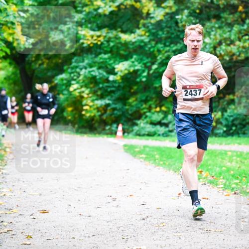 12.10.2025 - Bramfelder Halbmarathon 2025 Dr. Thomas Lammeyer http://msf.ph/oto/9357857 12.10.2025 11:02:22 Laufen 2437 meine-sportfotos.de