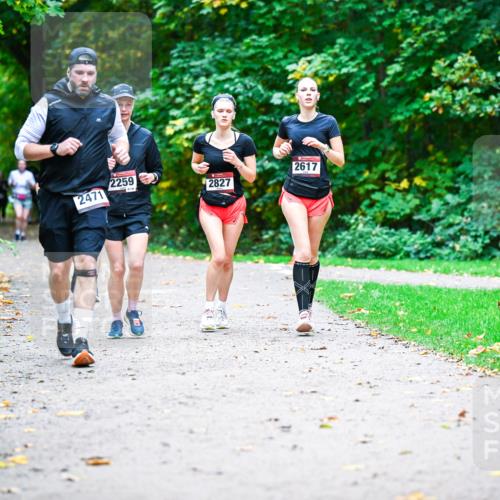 12.10.2025 - Bramfelder Halbmarathon 2025 Dr. Thomas Lammeyer http://msf.ph/oto/9357893 12.10.2025 11:02:32 Laufen 2259, 2617, 2471, 2827 meine-sportfotos.de