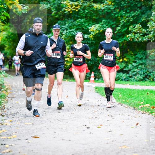 12.10.2025 - Bramfelder Halbmarathon 2025 Dr. Thomas Lammeyer http://msf.ph/oto/9357898 12.10.2025 11:02:33 Laufen 2471, 2259, 2827, 2617 meine-sportfotos.de