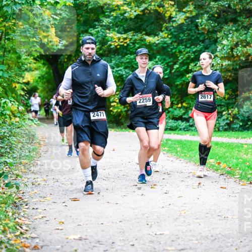 12.10.2025 - Bramfelder Halbmarathon 2025 Dr. Thomas Lammeyer http://msf.ph/oto/9357907 12.10.2025 11:02:34 Laufen 2471, 2259, 2617 meine-sportfotos.de