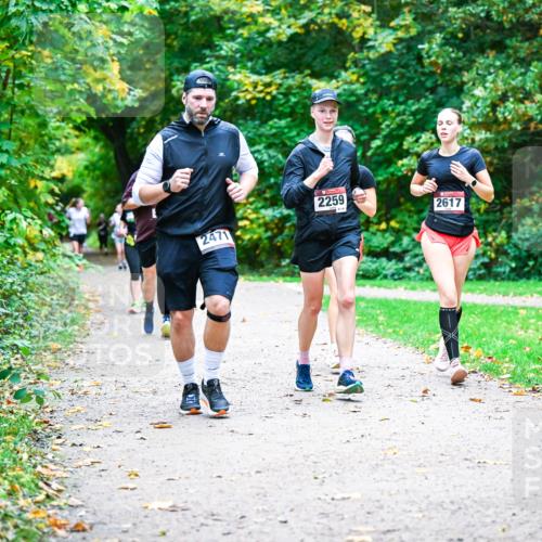 12.10.2025 - Bramfelder Halbmarathon 2025 Dr. Thomas Lammeyer http://msf.ph/oto/9357908 12.10.2025 11:02:34 Laufen 2471, 2259, 2617 meine-sportfotos.de