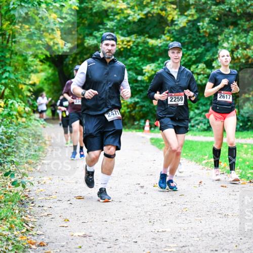 12.10.2025 - Bramfelder Halbmarathon 2025 Dr. Thomas Lammeyer http://msf.ph/oto/9357910 12.10.2025 11:02:34 Laufen 2471, 2259, 140, 2617 meine-sportfotos.de