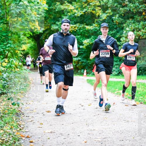 12.10.2025 - Bramfelder Halbmarathon 2025 Dr. Thomas Lammeyer http://msf.ph/oto/9357911 12.10.2025 11:02:34 Laufen 2302, 2471, 2259, 140, 2617 meine-sportfotos.de