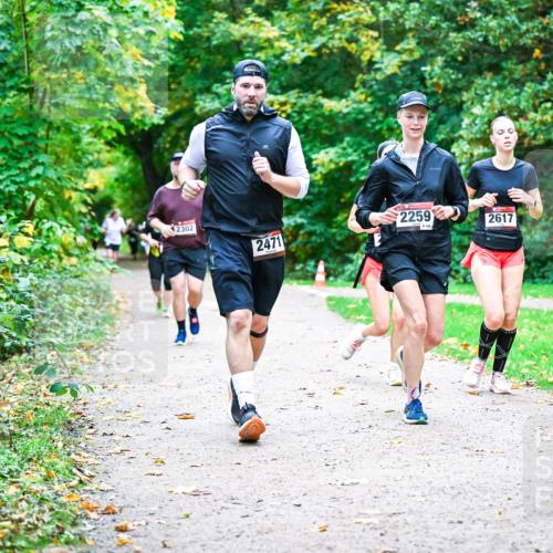 12.10.2025 - Bramfelder Halbmarathon 2025 Dr. Thomas Lammeyer http://msf.ph/oto/9357912 12.10.2025 11:02:35 Laufen 2302, 2471, 2259, 140, 2617 meine-sportfotos.de