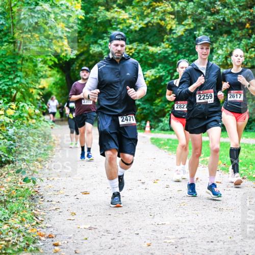 12.10.2025 - Bramfelder Halbmarathon 2025 Dr. Thomas Lammeyer http://msf.ph/oto/9357913 12.10.2025 11:02:35 Laufen 2302, 2471, 2827, 2259, 140, 2617 meine-sportfotos.de