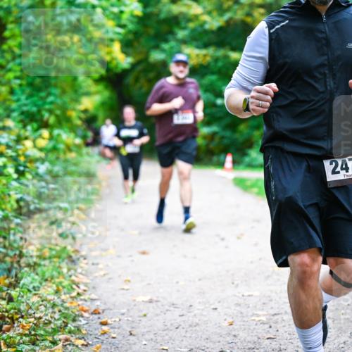 12.10.2025 - Bramfelder Halbmarathon 2025 Dr. Thomas Lammeyer http://msf.ph/oto/9357918 12.10.2025 11:02:36 Laufen 2471, 2827 meine-sportfotos.de