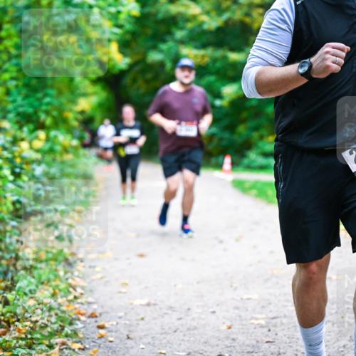 12.10.2025 - Bramfelder Halbmarathon 2025 Dr. Thomas Lammeyer http://msf.ph/oto/9357919 12.10.2025 11:02:36 Laufen 2471, 2827 meine-sportfotos.de