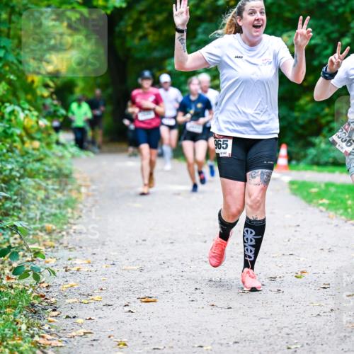 12.10.2025 - Bramfelder Halbmarathon 2025 Dr. Thomas Lammeyer http://msf.ph/oto/9357969 12.10.2025 11:02:47 Laufen 965, 2956, 141 meine-sportfotos.de