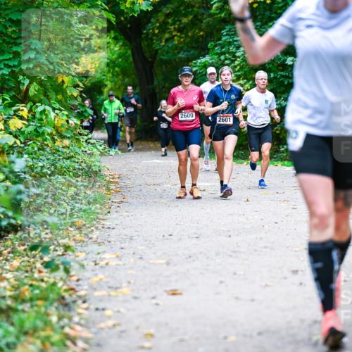 12.10.2025 - Bramfelder Halbmarathon 2025 Dr. Thomas Lammeyer http://msf.ph/oto/9357971 12.10.2025 11:02:48 Laufen 2600, 2601 meine-sportfotos.de