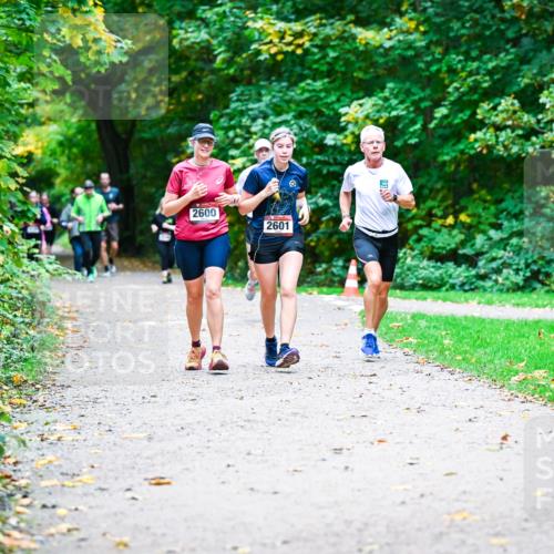 12.10.2025 - Bramfelder Halbmarathon 2025 Dr. Thomas Lammeyer http://msf.ph/oto/9357974 12.10.2025 11:02:49 Laufen 2600, 2601 meine-sportfotos.de