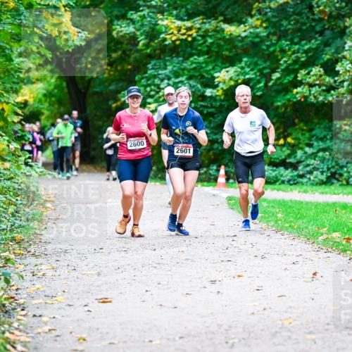 12.10.2025 - Bramfelder Halbmarathon 2025 Dr. Thomas Lammeyer http://msf.ph/oto/9357976 12.10.2025 11:02:49 Laufen 2600, 2601 meine-sportfotos.de