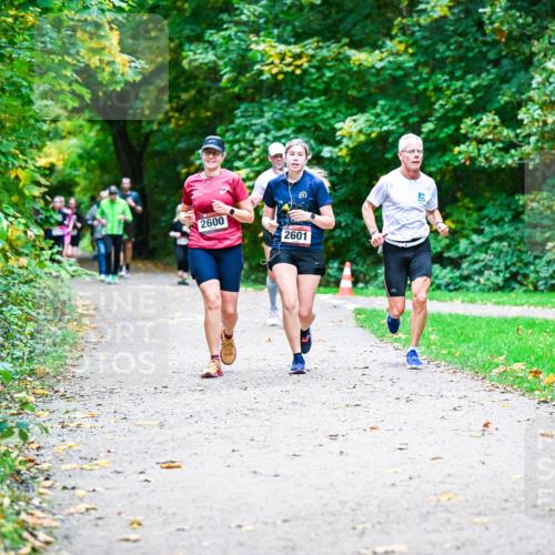 12.10.2025 - Bramfelder Halbmarathon 2025 Dr. Thomas Lammeyer http://msf.ph/oto/9357978 12.10.2025 11:02:50 Laufen 2600, 2601 meine-sportfotos.de