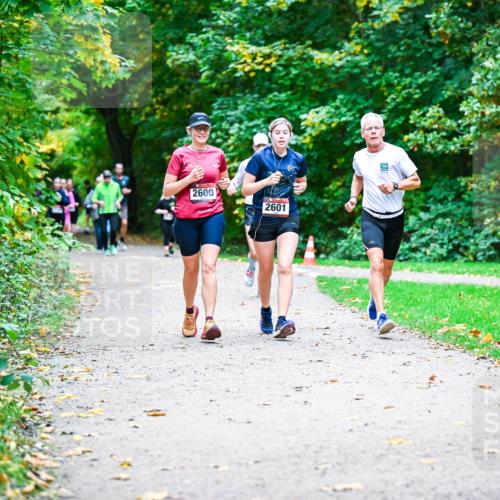 12.10.2025 - Bramfelder Halbmarathon 2025 Dr. Thomas Lammeyer http://msf.ph/oto/9357980 12.10.2025 11:02:50 Laufen 2600, 2601 meine-sportfotos.de