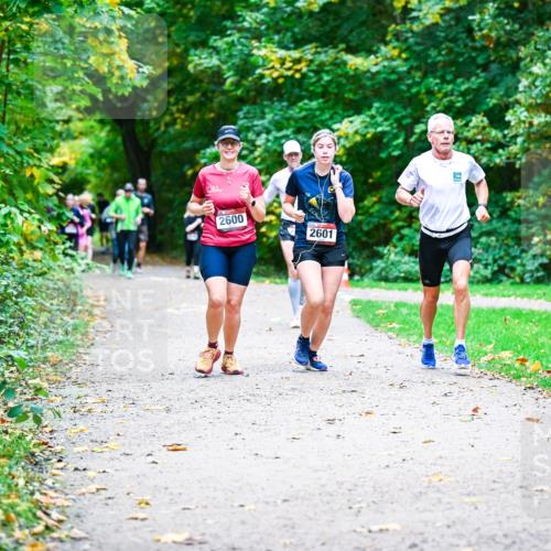 12.10.2025 - Bramfelder Halbmarathon 2025 Dr. Thomas Lammeyer http://msf.ph/oto/9357982 12.10.2025 11:02:50 Laufen 2600, 2601 meine-sportfotos.de