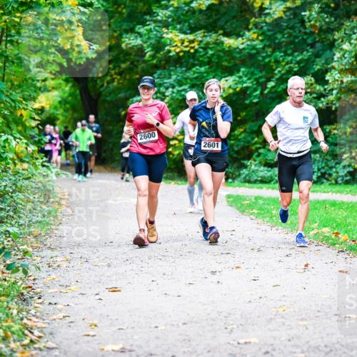 12.10.2025 - Bramfelder Halbmarathon 2025 Dr. Thomas Lammeyer http://msf.ph/oto/9357983 12.10.2025 11:02:50 Laufen 2600, 2601 meine-sportfotos.de