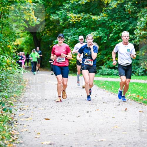 12.10.2025 - Bramfelder Halbmarathon 2025 Dr. Thomas Lammeyer http://msf.ph/oto/9357984 12.10.2025 11:02:51 Laufen 2600, 2601 meine-sportfotos.de