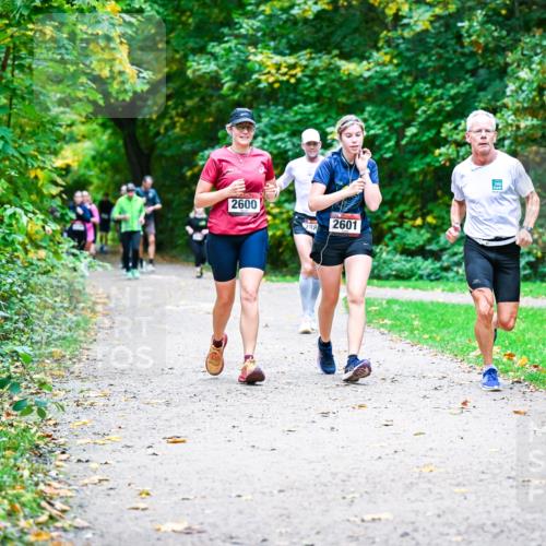 12.10.2025 - Bramfelder Halbmarathon 2025 Dr. Thomas Lammeyer http://msf.ph/oto/9357986 12.10.2025 11:02:51 Laufen 2600, 288, 2601 meine-sportfotos.de