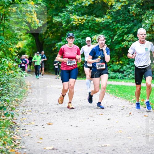 12.10.2025 - Bramfelder Halbmarathon 2025 Dr. Thomas Lammeyer http://msf.ph/oto/9357987 12.10.2025 11:02:51 Laufen 2600, 2887, 2601 meine-sportfotos.de