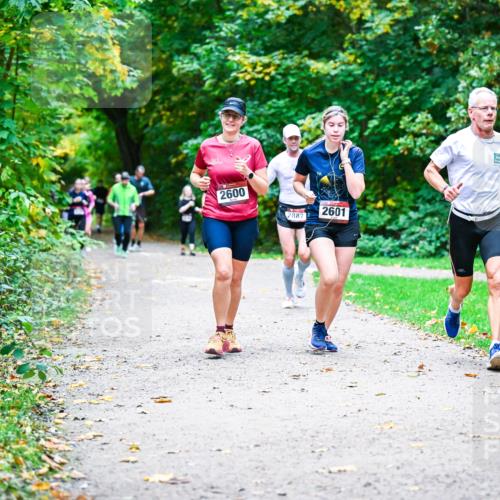 12.10.2025 - Bramfelder Halbmarathon 2025 Dr. Thomas Lammeyer http://msf.ph/oto/9357988 12.10.2025 11:02:51 Laufen 2600, 2601, 2887 meine-sportfotos.de