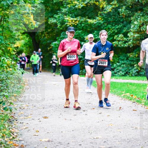 12.10.2025 - Bramfelder Halbmarathon 2025 Dr. Thomas Lammeyer http://msf.ph/oto/9357991 12.10.2025 11:02:51 Laufen 2600, 2887, 2601 meine-sportfotos.de