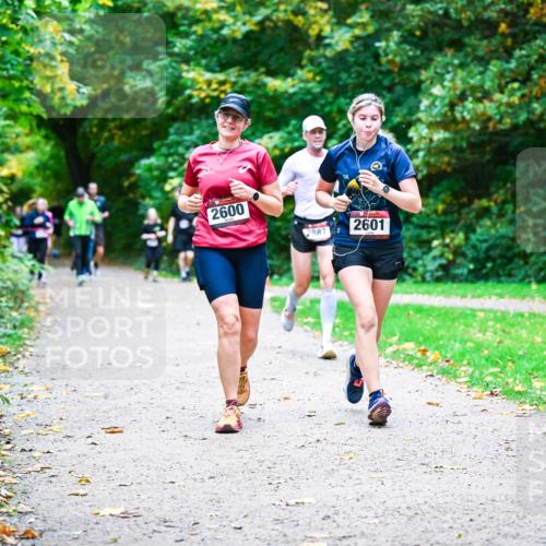 12.10.2025 - Bramfelder Halbmarathon 2025 Dr. Thomas Lammeyer http://msf.ph/oto/9357995 12.10.2025 11:02:52 Laufen 2600, 2887, 2601 meine-sportfotos.de