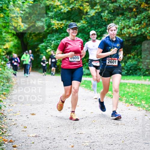 12.10.2025 - Bramfelder Halbmarathon 2025 Dr. Thomas Lammeyer http://msf.ph/oto/9357998 12.10.2025 11:02:52 Laufen 2600, 2601, 2887 meine-sportfotos.de