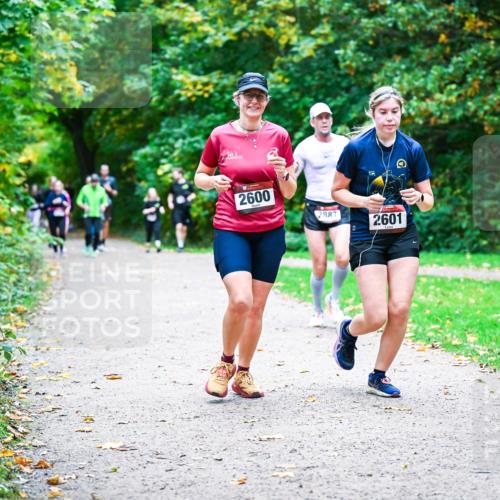 12.10.2025 - Bramfelder Halbmarathon 2025 Dr. Thomas Lammeyer http://msf.ph/oto/9357999 12.10.2025 11:02:53 Laufen 2600, 2887, 2601 meine-sportfotos.de