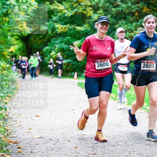 12.10.2025 - Bramfelder Halbmarathon 2025 Dr. Thomas Lammeyer http://msf.ph/oto/9358004 12.10.2025 11:02:53 Laufen 2600, 2887, 2601 meine-sportfotos.de