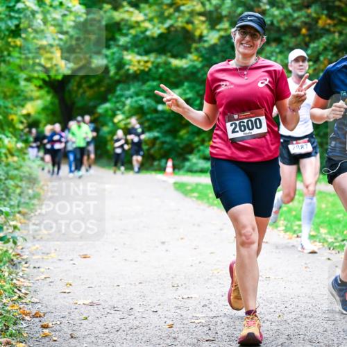 12.10.2025 - Bramfelder Halbmarathon 2025 Dr. Thomas Lammeyer http://msf.ph/oto/9358006 12.10.2025 11:02:53 Laufen 2600, 2887, 2601 meine-sportfotos.de