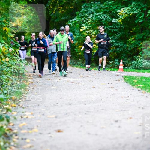 12.10.2025 - Bramfelder Halbmarathon 2025 Dr. Thomas Lammeyer http://msf.ph/oto/9358008 12.10.2025 11:02:55 Laufen 2815, 2743, 2189, 2048 meine-sportfotos.de