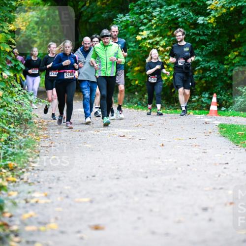 12.10.2025 - Bramfelder Halbmarathon 2025 Dr. Thomas Lammeyer http://msf.ph/oto/9358011 12.10.2025 11:02:55 Laufen 7815, 2743, 2189, 2048 meine-sportfotos.de