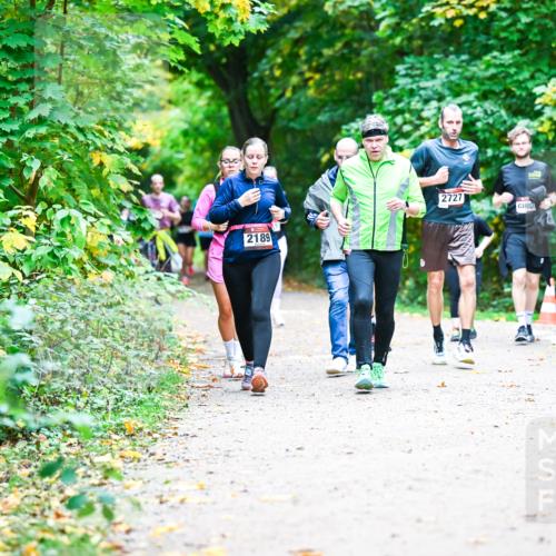 12.10.2025 - Bramfelder Halbmarathon 2025 Dr. Thomas Lammeyer http://msf.ph/oto/9358032 12.10.2025 11:02:58 Laufen 2189, 2727 meine-sportfotos.de