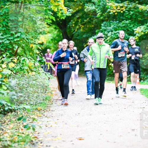 12.10.2025 - Bramfelder Halbmarathon 2025 Dr. Thomas Lammeyer http://msf.ph/oto/9358036 12.10.2025 11:02:59 Laufen 2189, 2743, 2727 meine-sportfotos.de