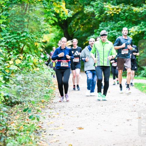 12.10.2025 - Bramfelder Halbmarathon 2025 Dr. Thomas Lammeyer http://msf.ph/oto/9358041 12.10.2025 11:02:59 Laufen 2189, 2743, 2727 meine-sportfotos.de