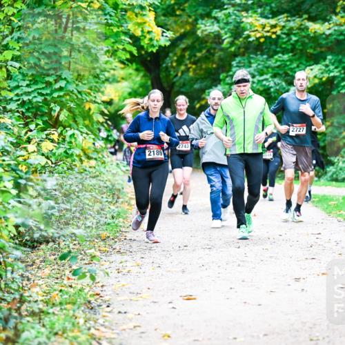 12.10.2025 - Bramfelder Halbmarathon 2025 Dr. Thomas Lammeyer http://msf.ph/oto/9358043 12.10.2025 11:02:59 Laufen 2189, 2743, 2727 meine-sportfotos.de